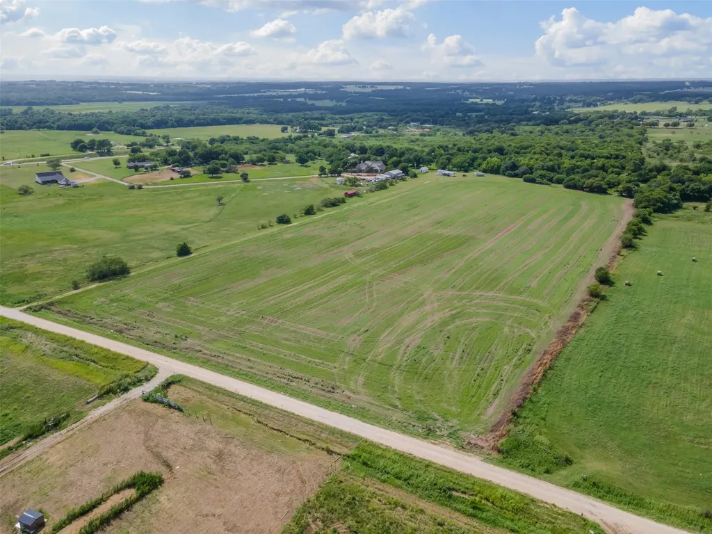 167 Hcr 4105 Covington TX 76636