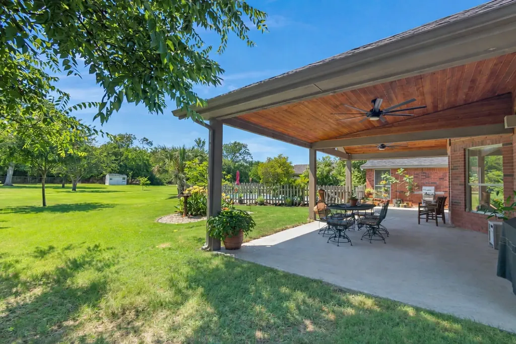327 Lakeside Drive Shady Shores TX 76208