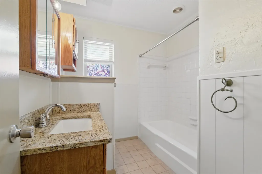 1801 Tyler Avenue Euless TX 76040