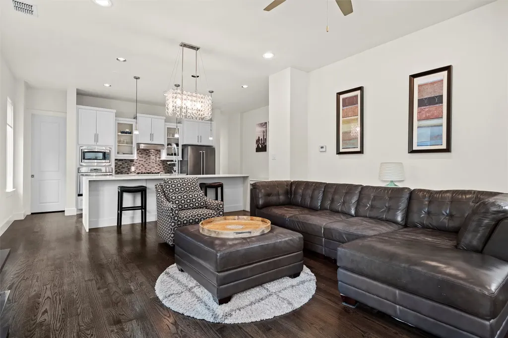 3102 Pavonia Drive Dallas TX 75204