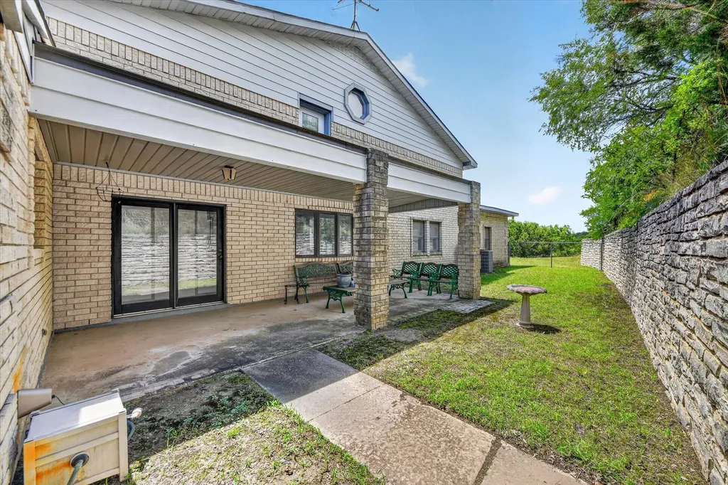 108 Lake Circle Court Weatherford TX 76087
