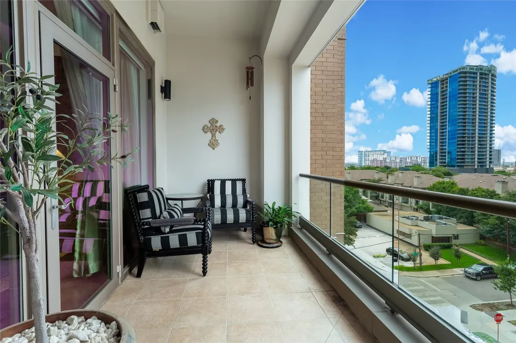 2300 Wolf Street Dallas TX 75201