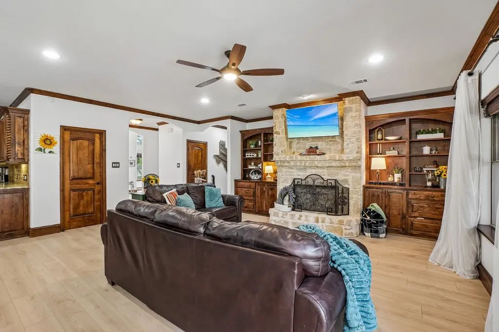 256 Victory Lane Rockwall TX 75032