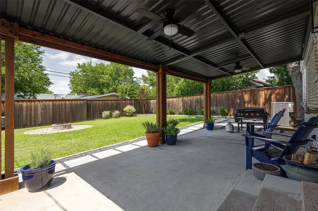 1537 Mapleton Drive Dallas TX 75228
