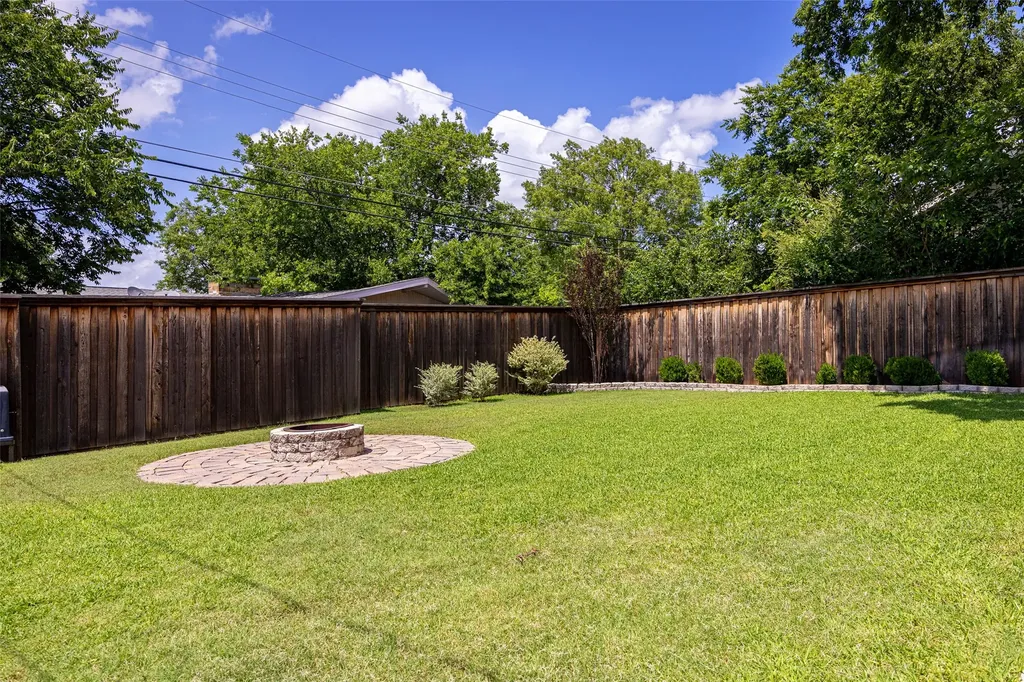 1537 Mapleton Drive Dallas TX 75228