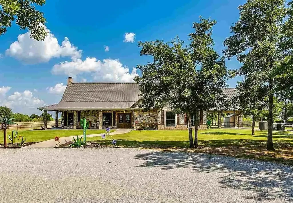499 Ford Road Bowie TX 76230