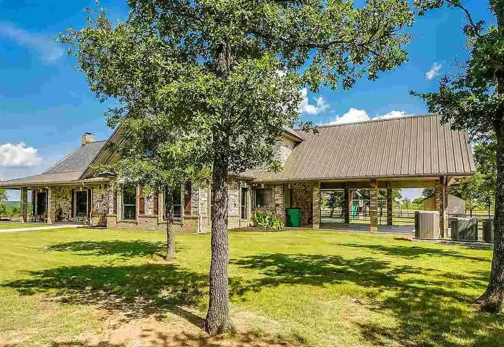 499 Ford Road Bowie TX 76230