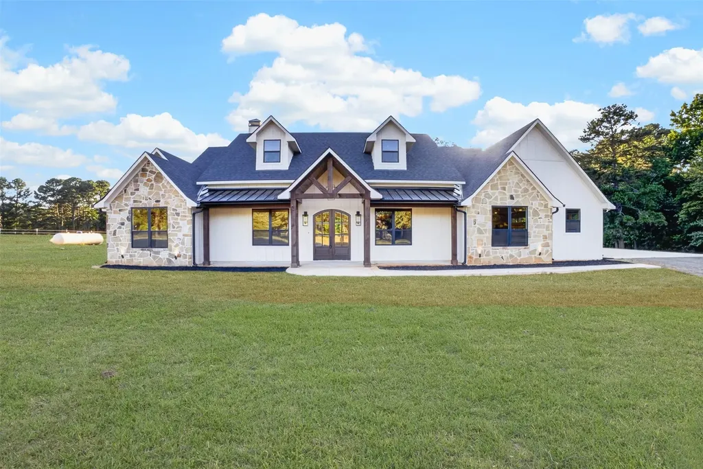 2388 Lansing Switch Road Longview TX 75602