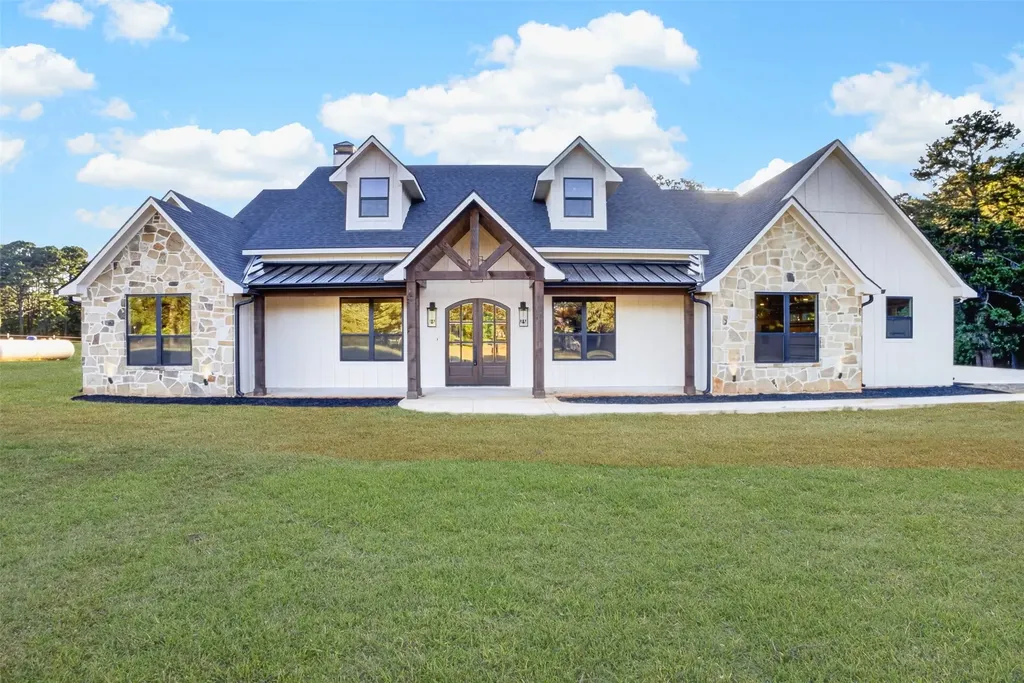 2388 Lansing Switch Road Longview TX 75602