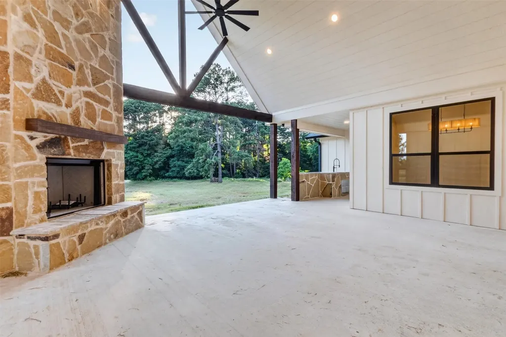 2388 Lansing Switch Road Longview TX 75602