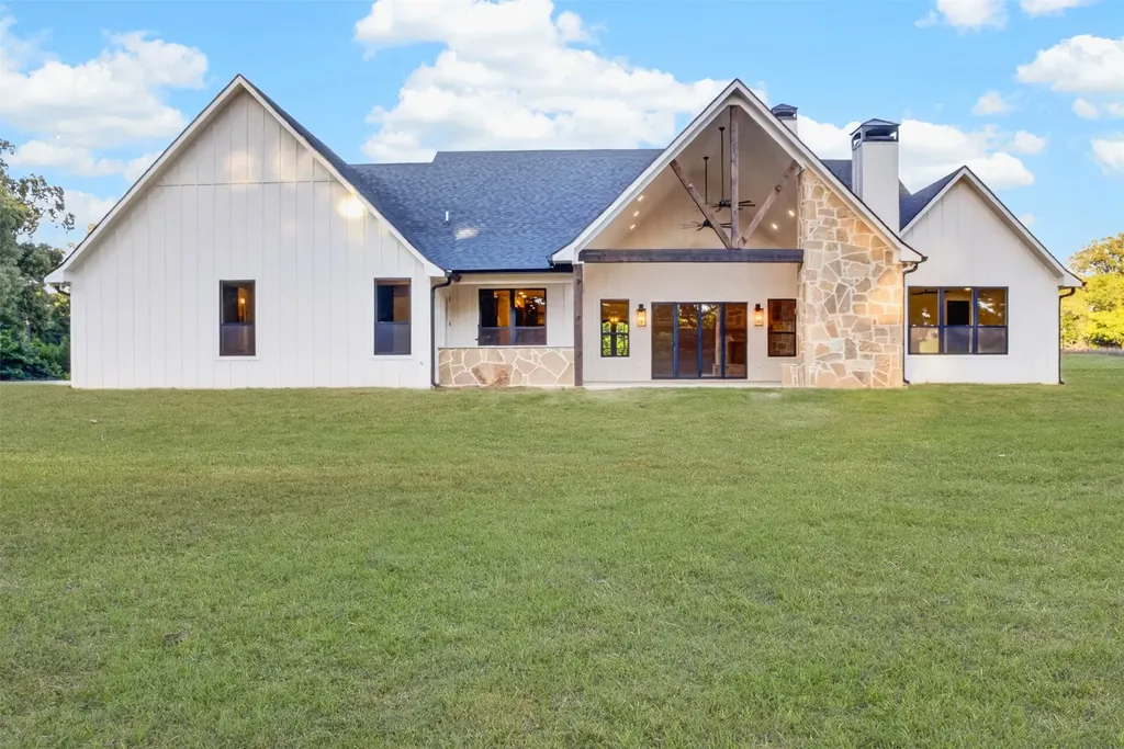 2388 Lansing Switch Road Longview TX 75602