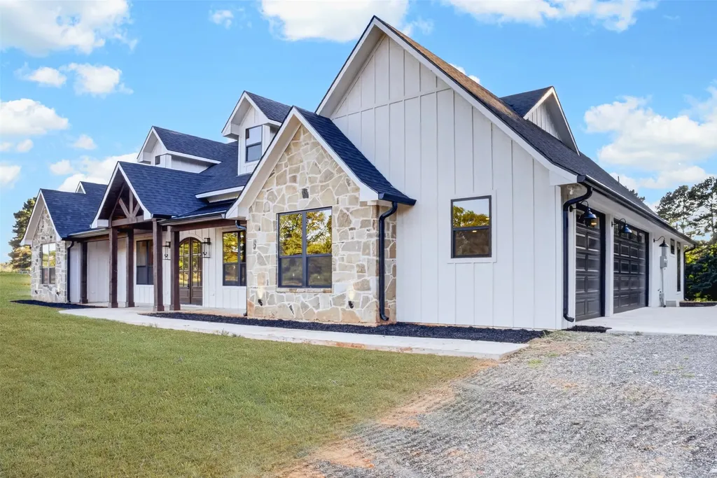 2388 Lansing Switch Road Longview TX 75602