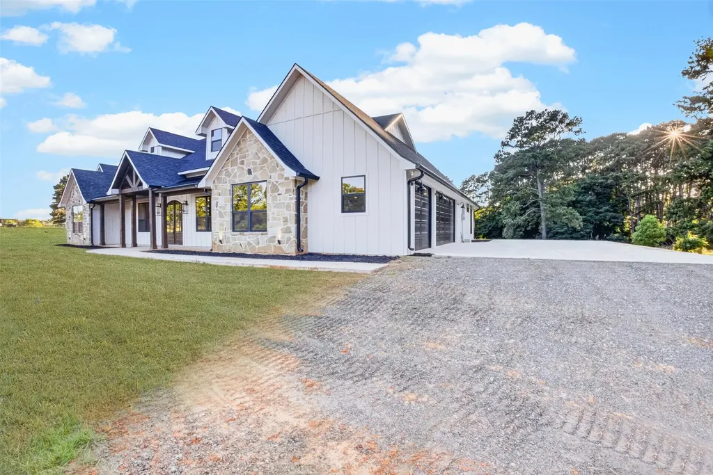 2388 Lansing Switch Road Longview TX 75602