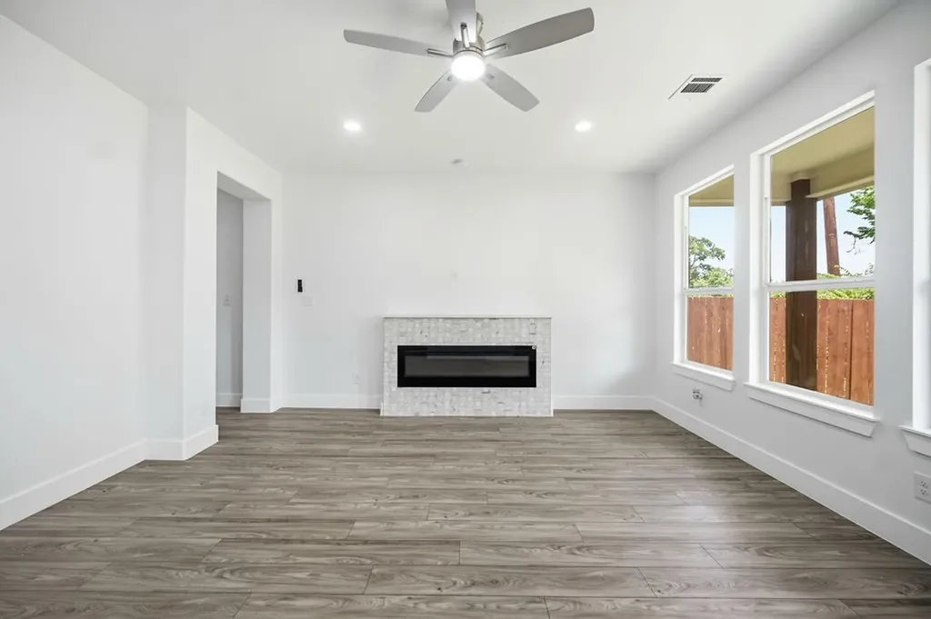 713 Exeter Street Fort Worth TX 76104