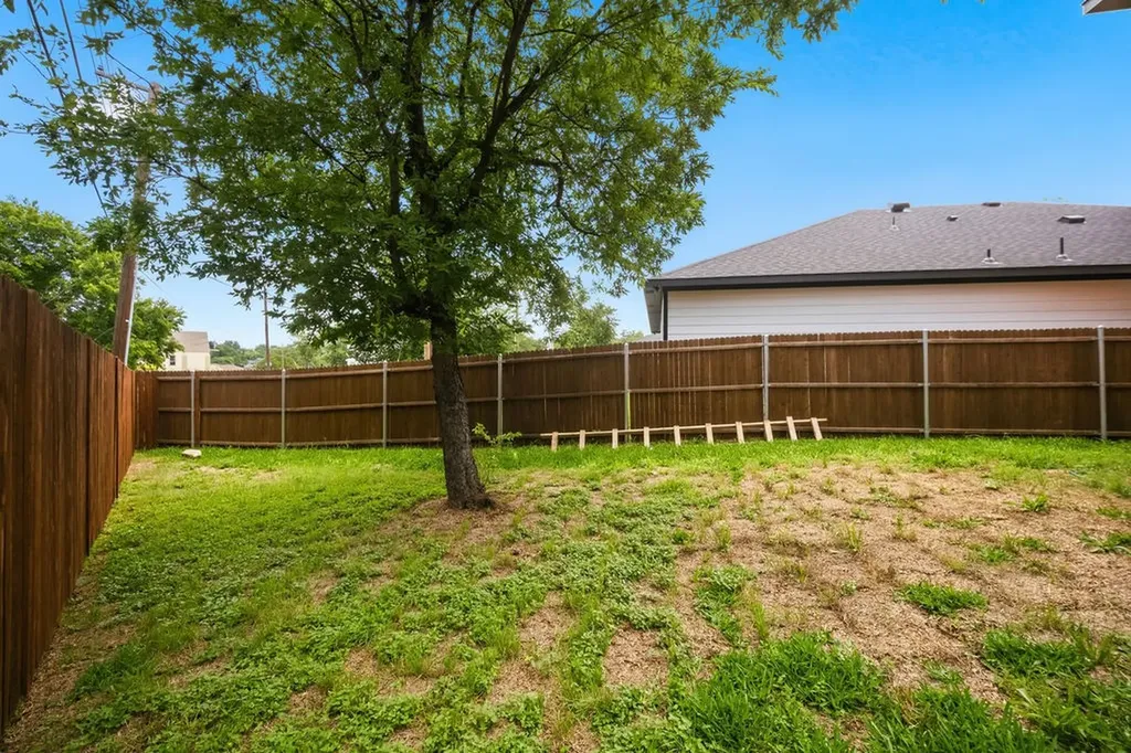 713 Exeter Street Fort Worth TX 76104