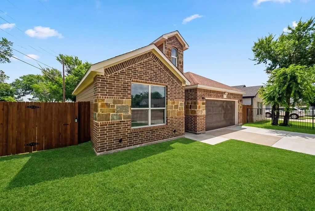 713 Exeter Street Fort Worth TX 76104