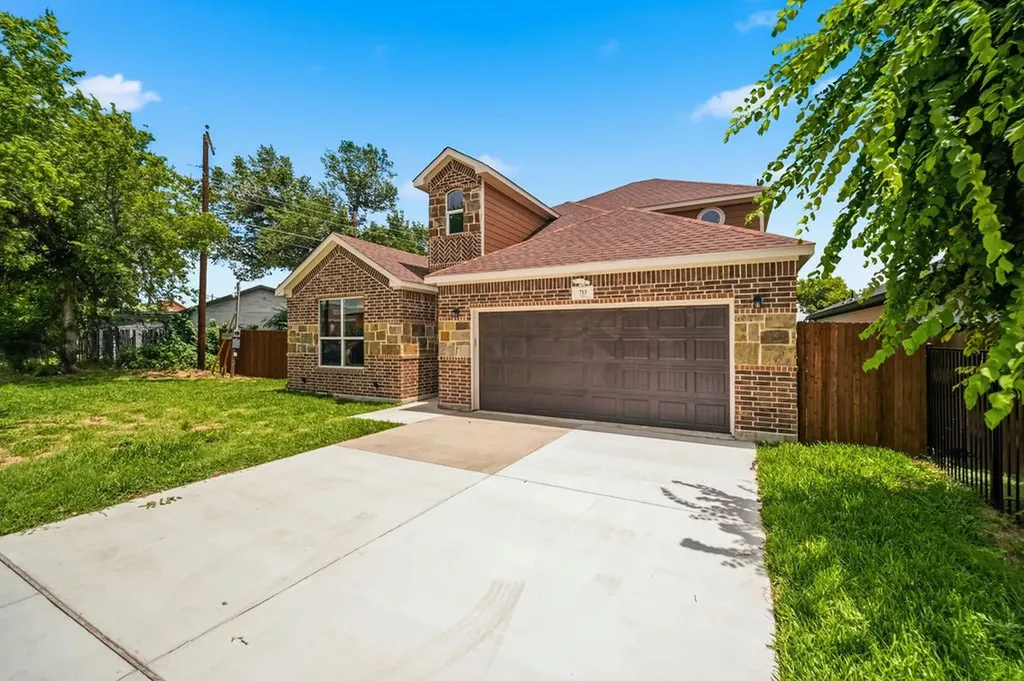 713 Exeter Street Fort Worth TX 76104