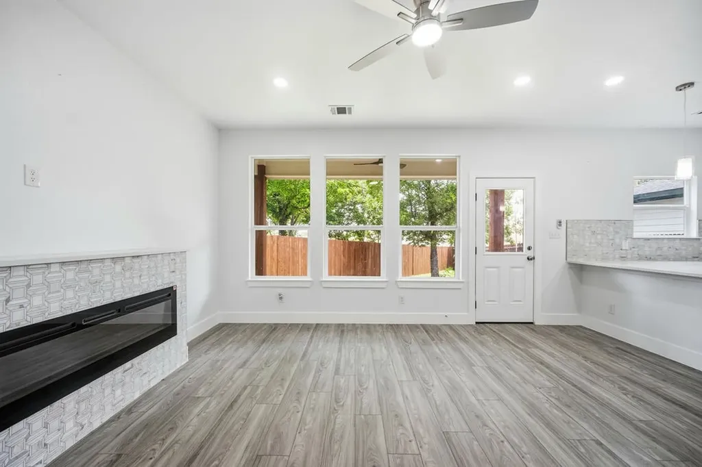 713 Exeter Street Fort Worth TX 76104