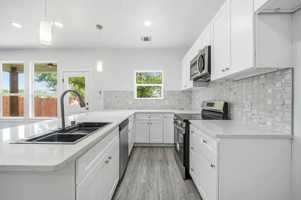713 Exeter Street Fort Worth TX 76104