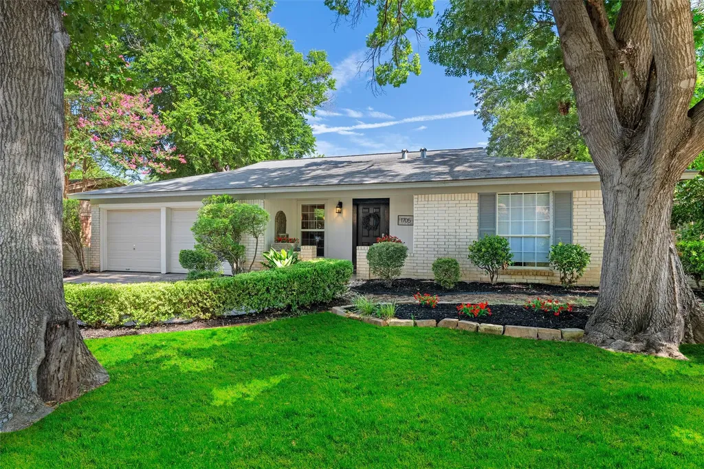 1705 Manchester Drive Arlington TX 76012