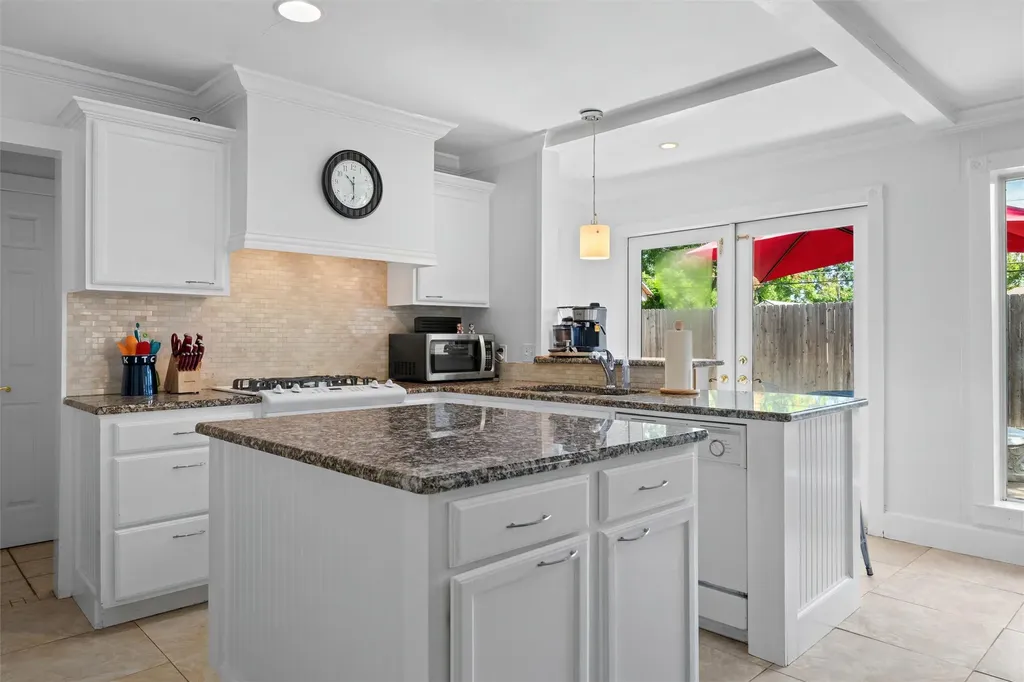 1705 Manchester Drive Arlington TX 76012