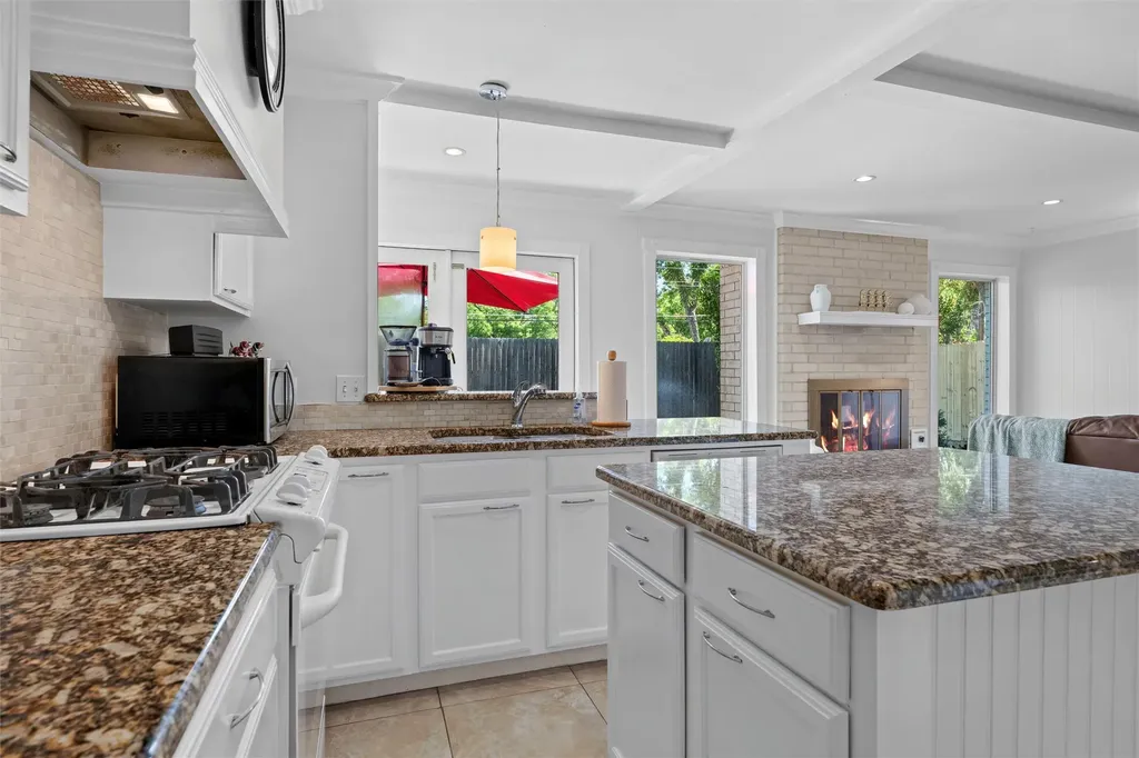 1705 Manchester Drive Arlington TX 76012