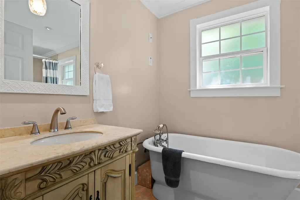 1705 Manchester Drive Arlington TX 76012