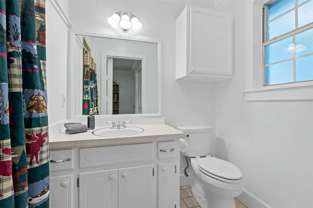 1705 Manchester Drive Arlington TX 76012