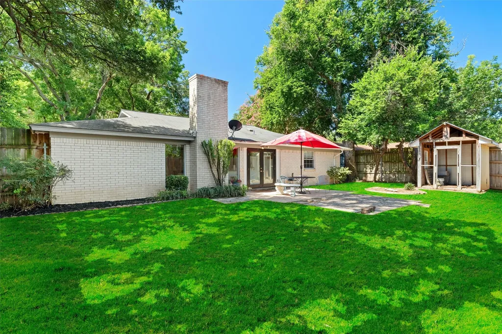 1705 Manchester Drive Arlington TX 76012
