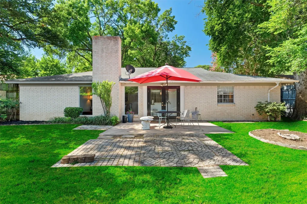1705 Manchester Drive Arlington TX 76012
