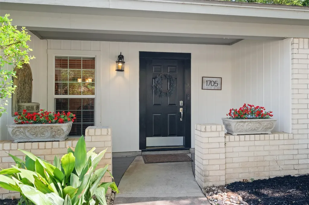 1705 Manchester Drive Arlington TX 76012