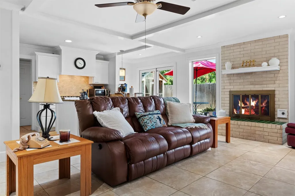 1705 Manchester Drive Arlington TX 76012