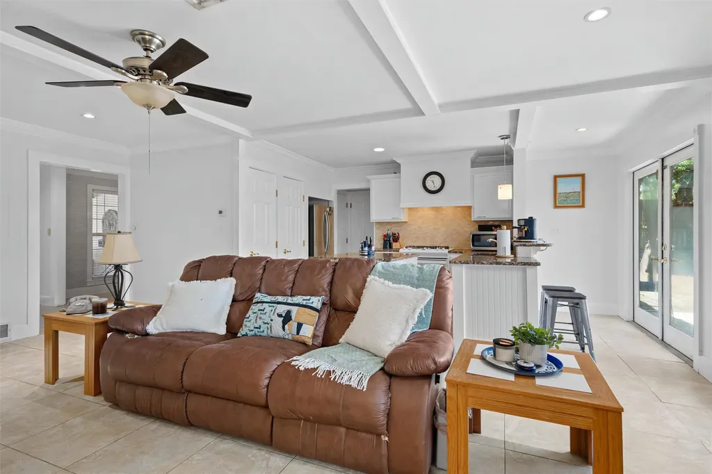 1705 Manchester Drive Arlington TX 76012