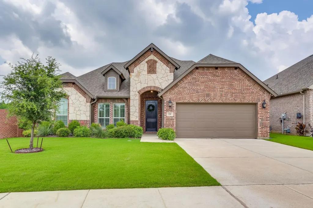 131 Hawks Ridge Trail Burleson TX 76028