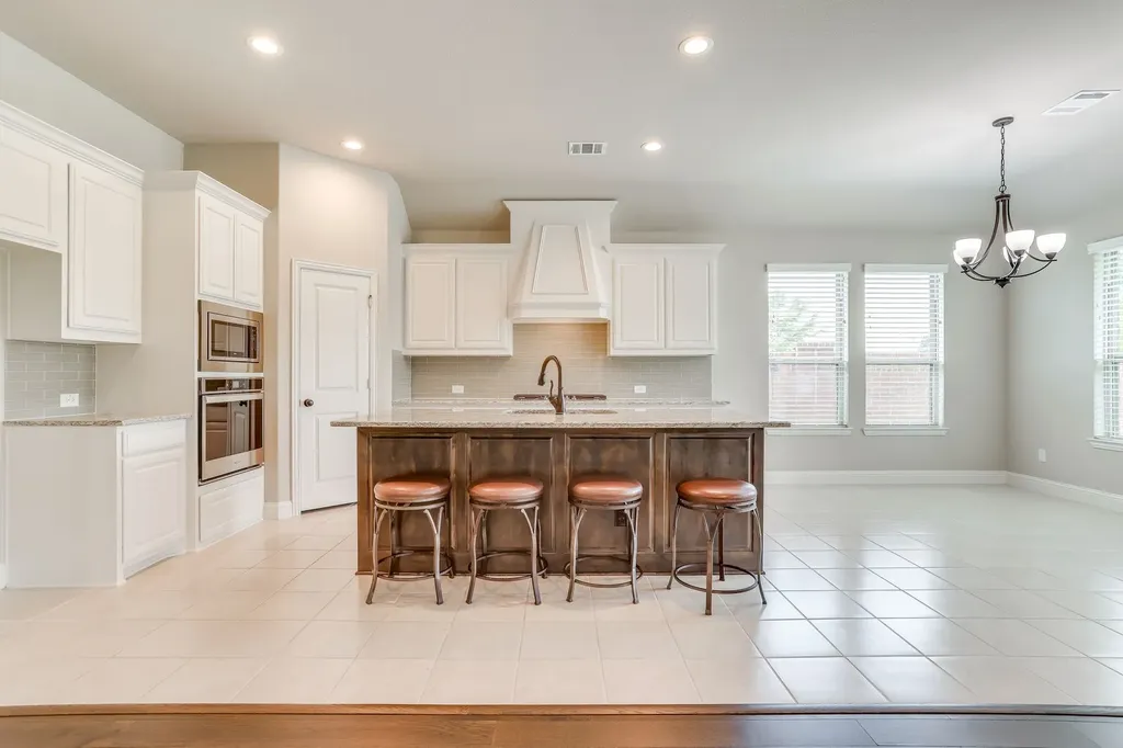 131 Hawks Ridge Trail Burleson TX 76028