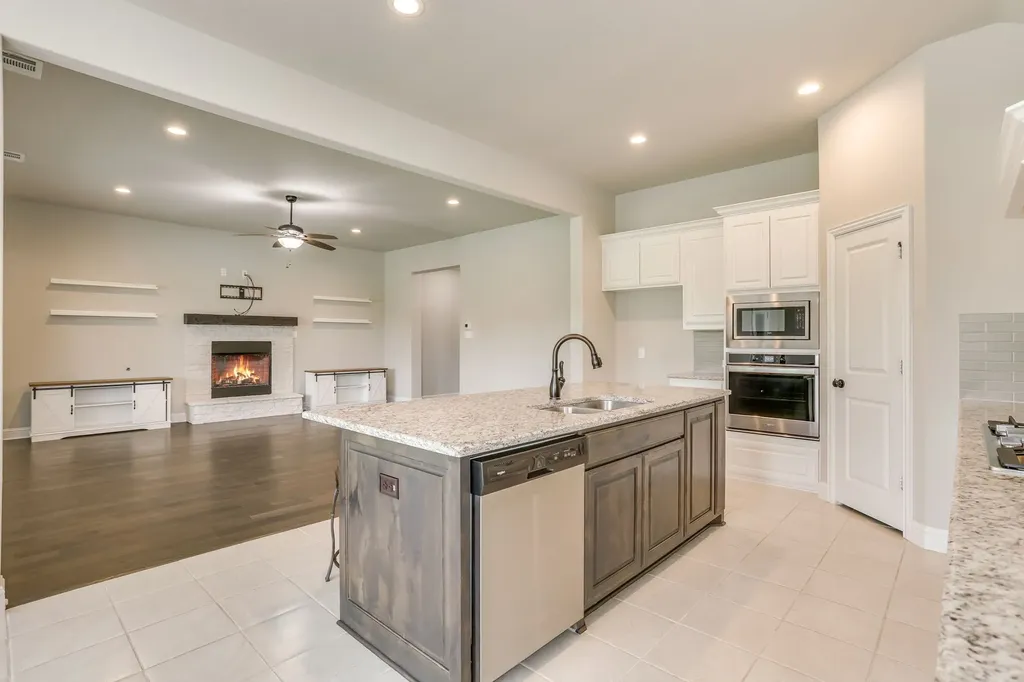 131 Hawks Ridge Trail Burleson TX 76028