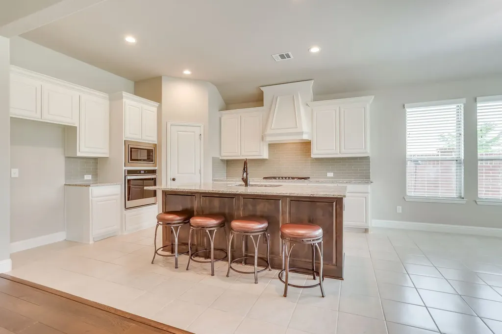 131 Hawks Ridge Trail Burleson TX 76028