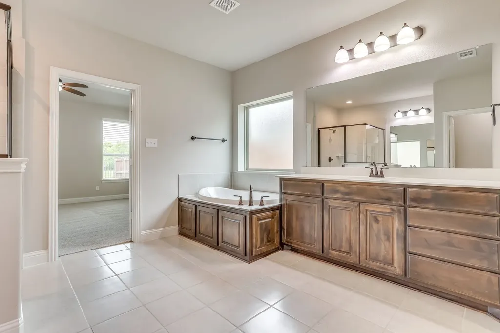 131 Hawks Ridge Trail Burleson TX 76028