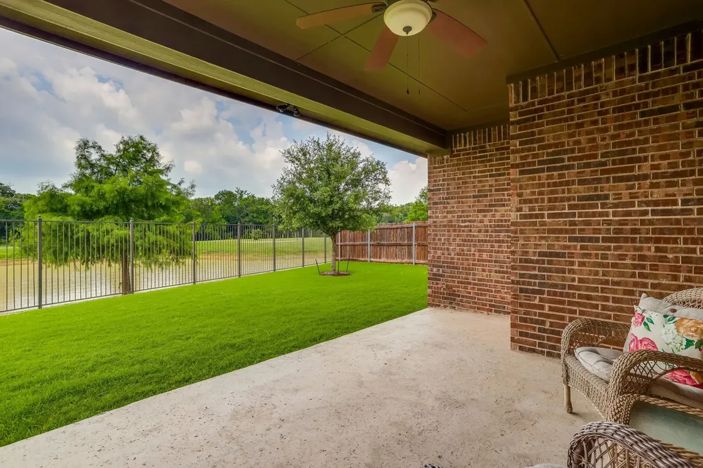 131 Hawks Ridge Trail Burleson TX 76028