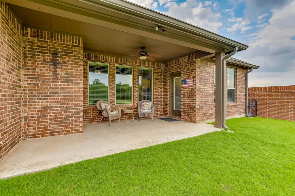131 Hawks Ridge Trail Burleson TX 76028