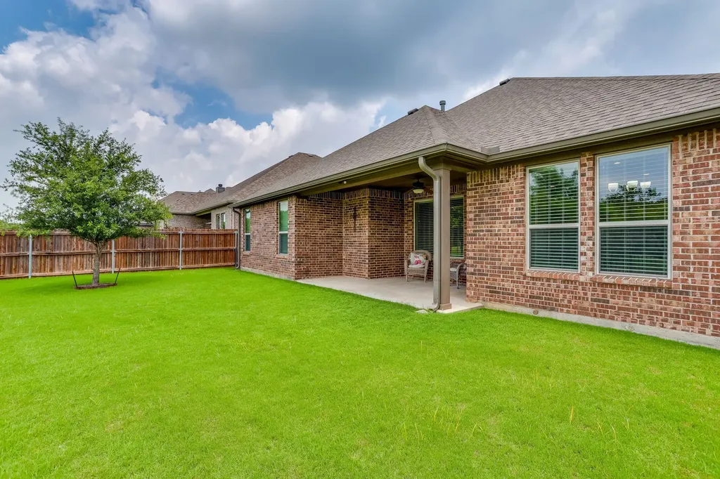 131 Hawks Ridge Trail Burleson TX 76028