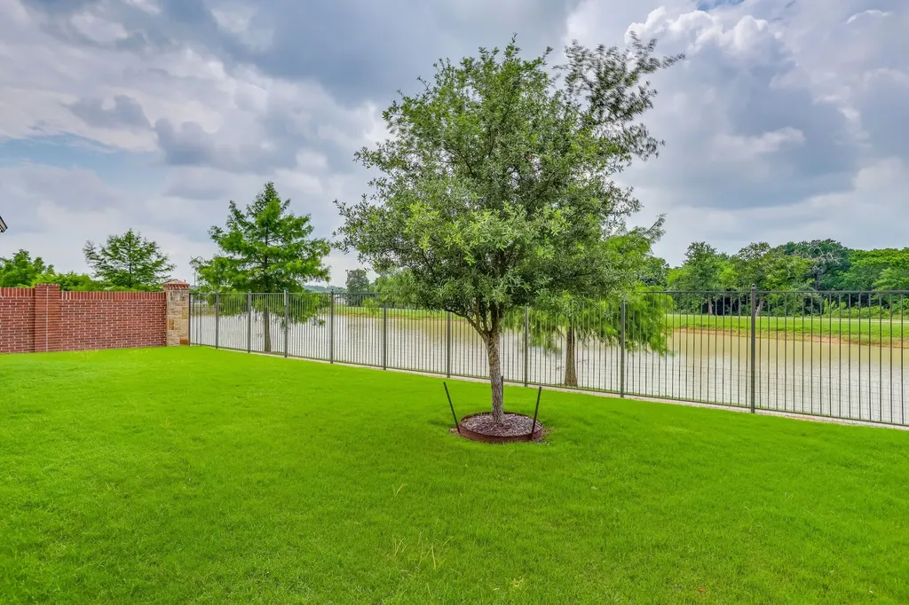 131 Hawks Ridge Trail Burleson TX 76028