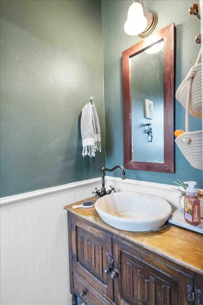 5911 Foxcroft Road Tyler TX 75703