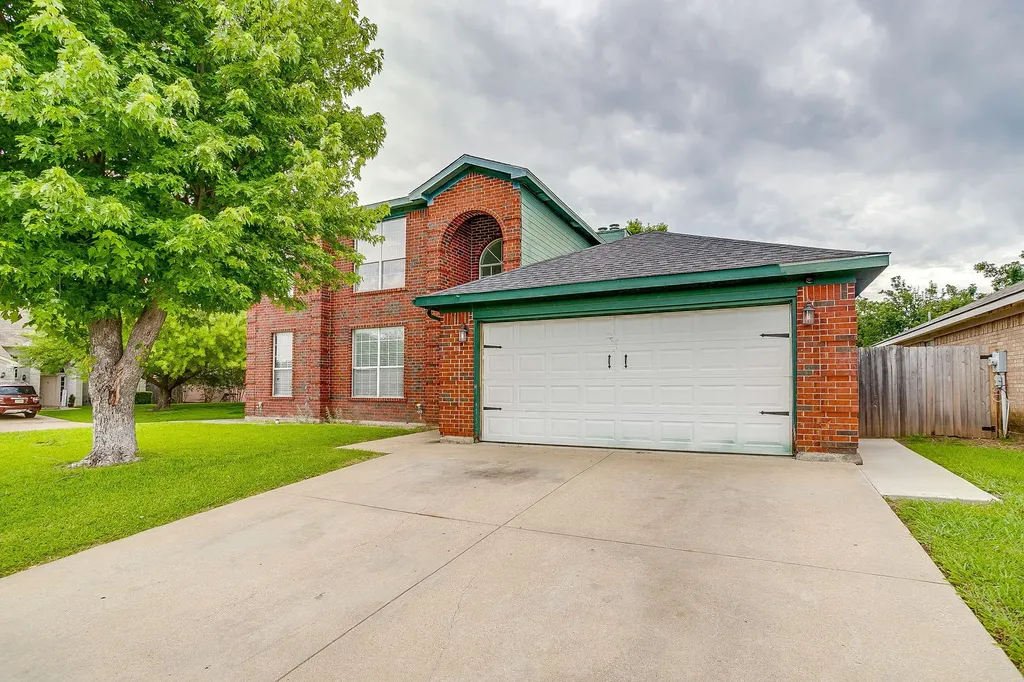8601 Garden Springs Drive Fort Worth TX 76123