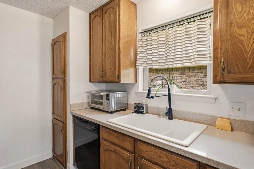 8009 Berrybrook Drive Watauga TX 76148