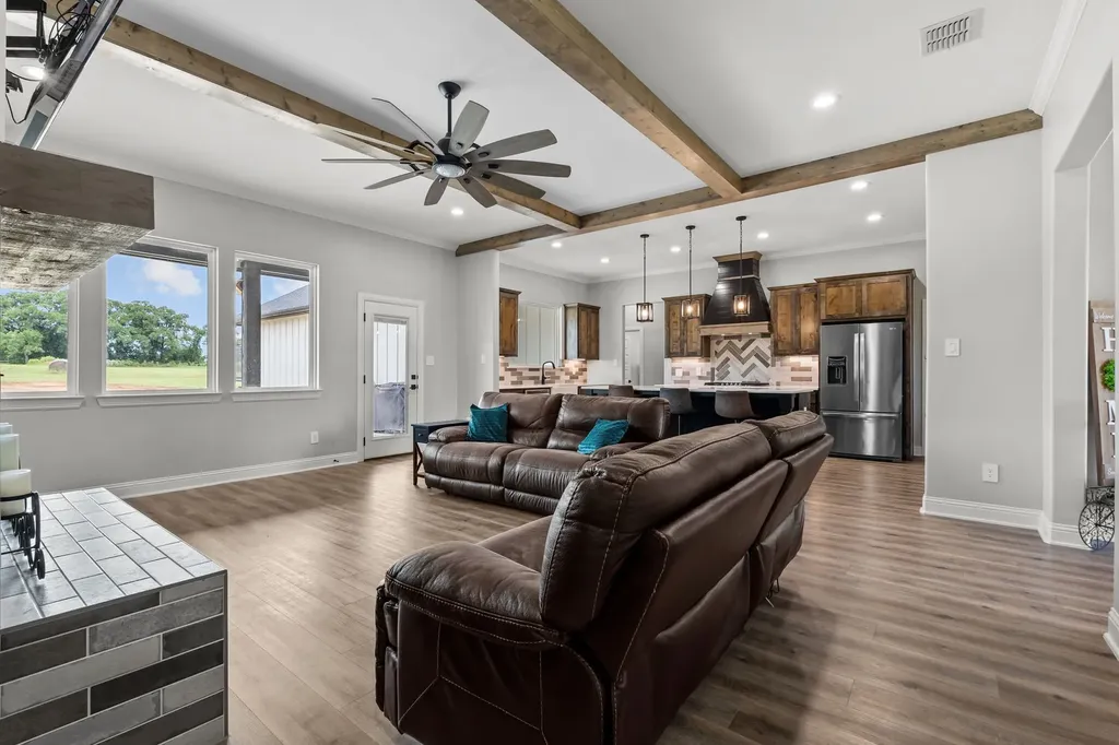 204 Zebrastone Way Poolville TX 76487