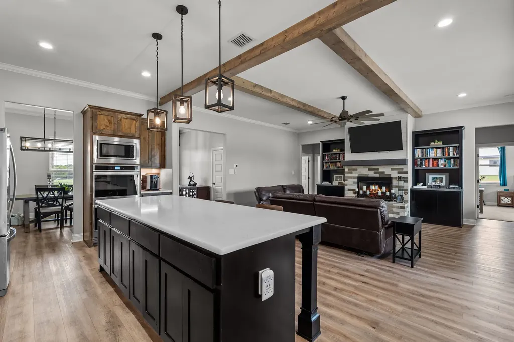 204 Zebrastone Way Poolville TX 76487