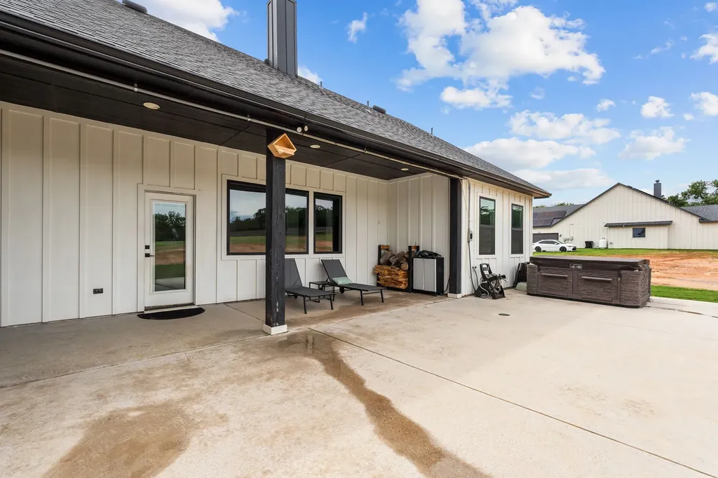 204 Zebrastone Way Poolville TX 76487