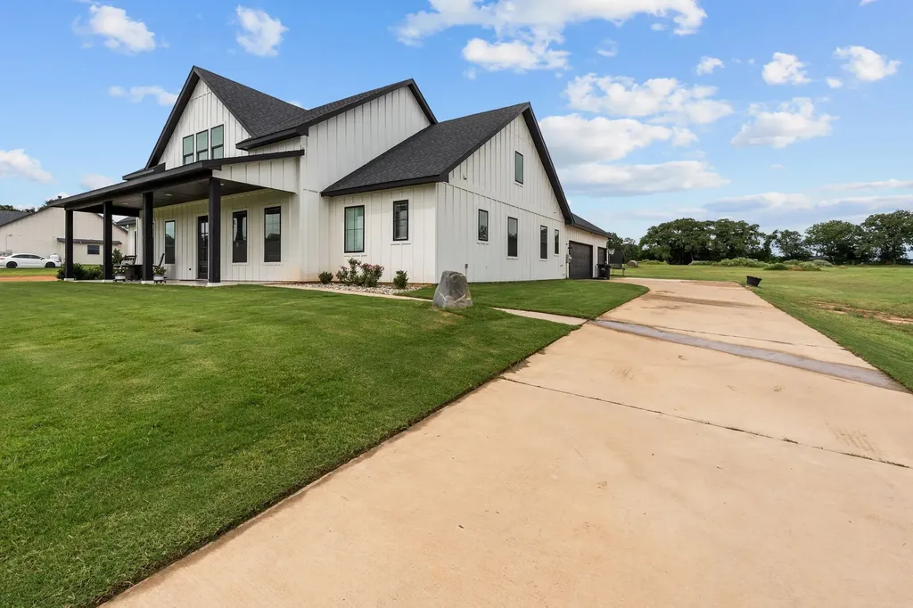 204 Zebrastone Way Poolville TX 76487