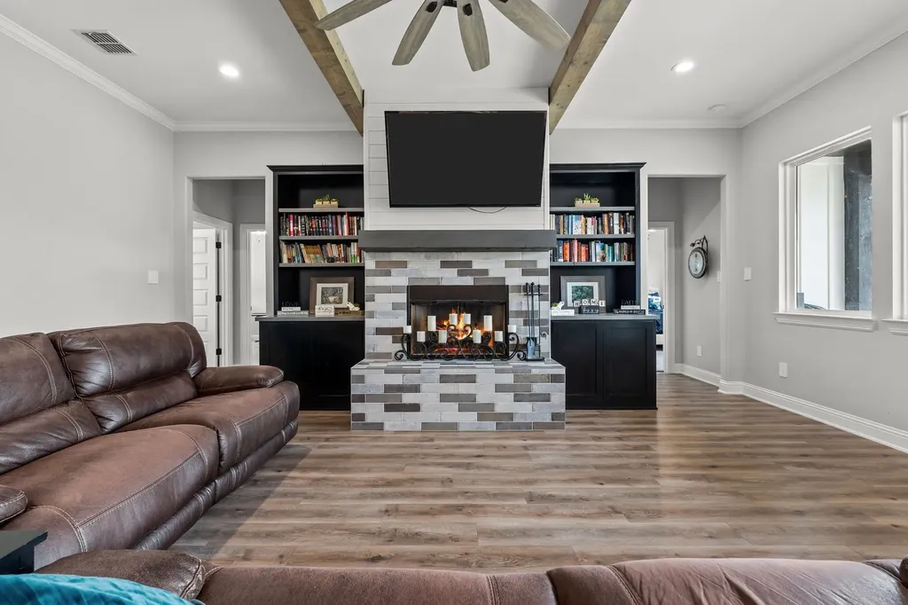 204 Zebrastone Way Poolville TX 76487